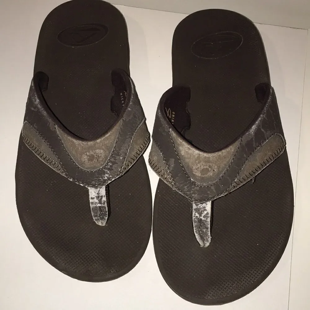 Bottle opener Nick Fanning Reef very worn brown flip flop sandals shoes 9 mens
